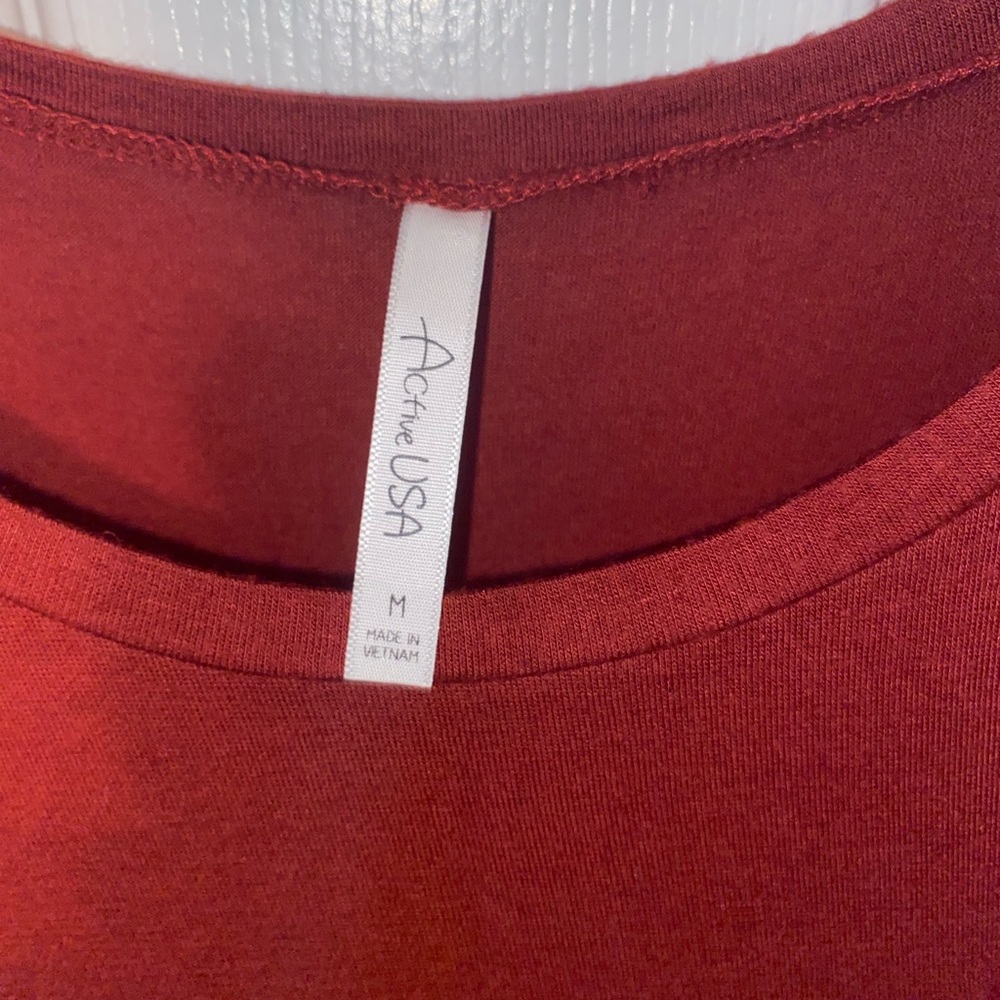active usa dark red t-shirt